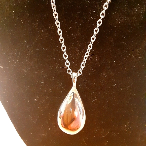 Silver Urn Cremation Memorial Pendant Necklace - Picture 1 of 3